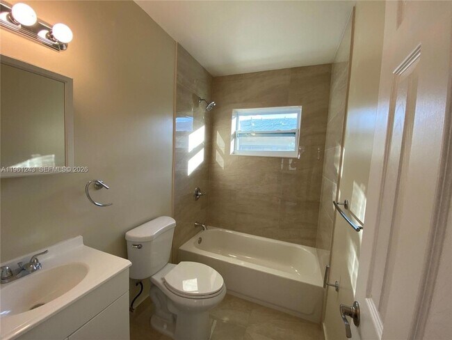 Building Photo - 1158 SW 11th Ave