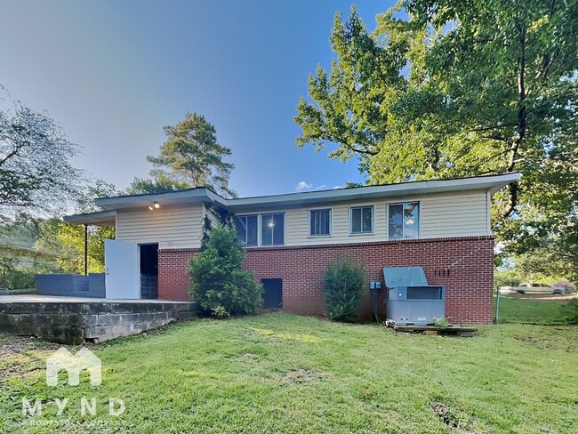 Building Photo - 217 E Haven Dr NE