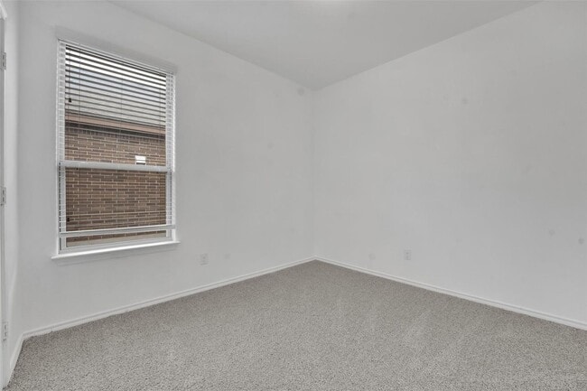 Building Photo - MOVE-IN SPECIAL! Enjoy $500 OFF your first full month’s rent when you move in on or before August...