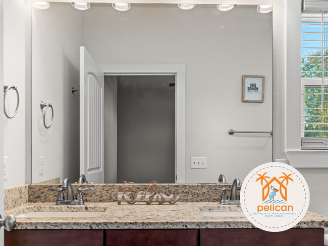 Building Photo - Charming Home in Desirable Pensacola Location