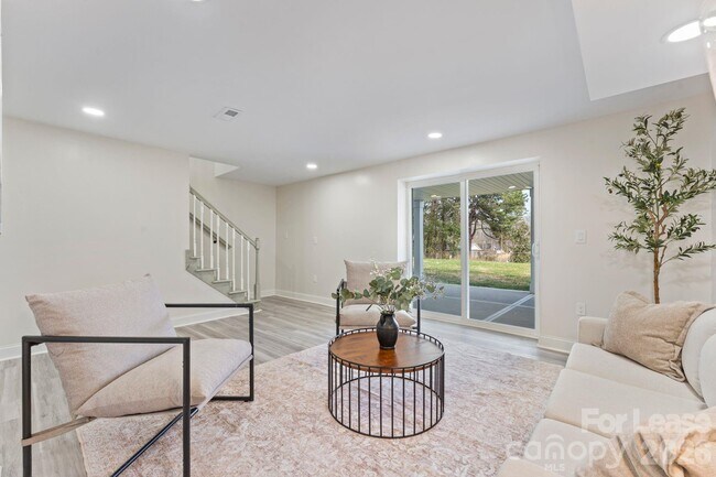 Building Photo - 612 Westway Dr