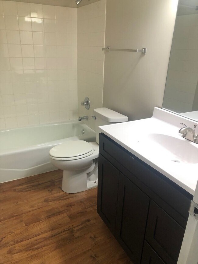 Building Photo - 127 Abbey Ln