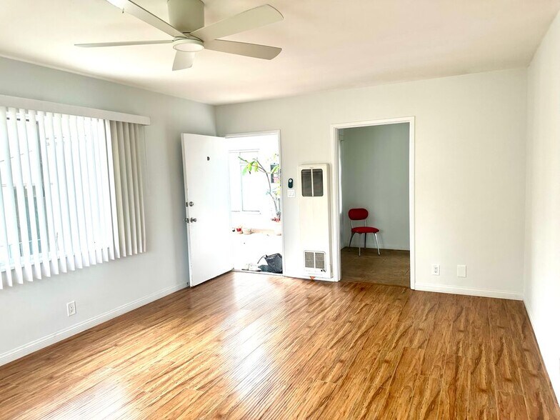 Building Photo - 810 7th St