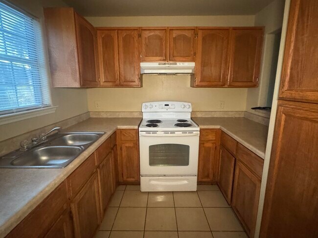 Building Photo - 2801 S Bartlett Ave