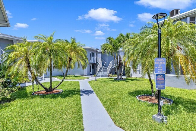 Building Photo - 1715 NE Miami Gardens Dr