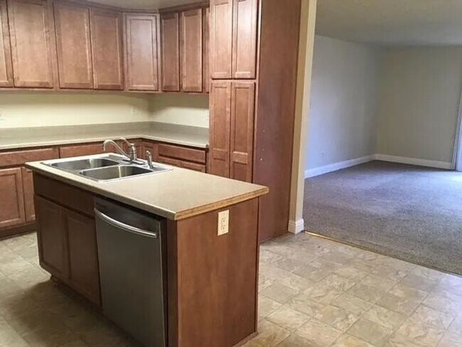 Building Photo - Spacious 5 Bedroom Home in NW Reno with 2 Primary Suites