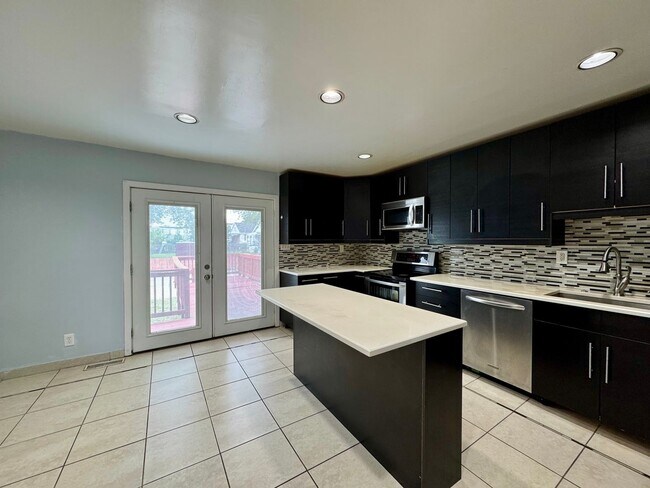 Building Photo - Charming 3 Bedroom/2 Bathroom in Essex, MD!