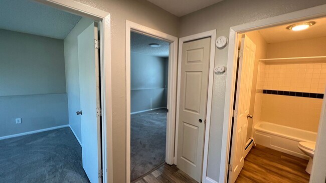Building Photo - 1103 Karluk St