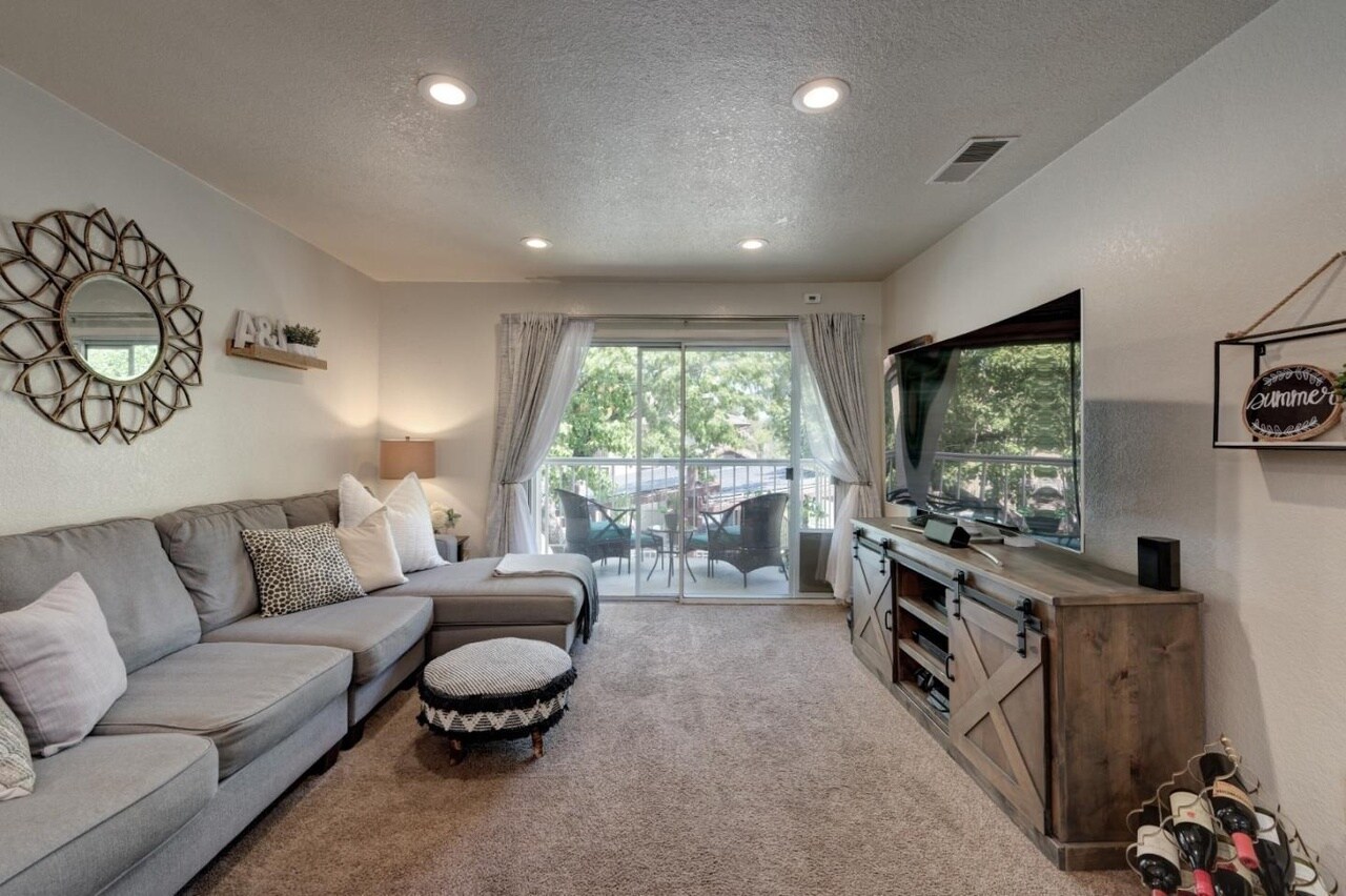 Building Photo - 1324 Chateau Cmn