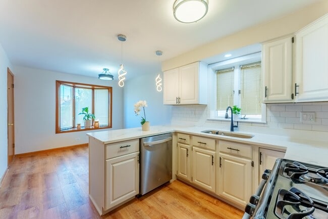 Building Photo - 6210 W 64th St