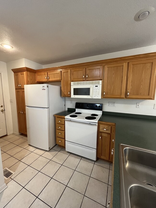 Building Photo - 509 Zoll St