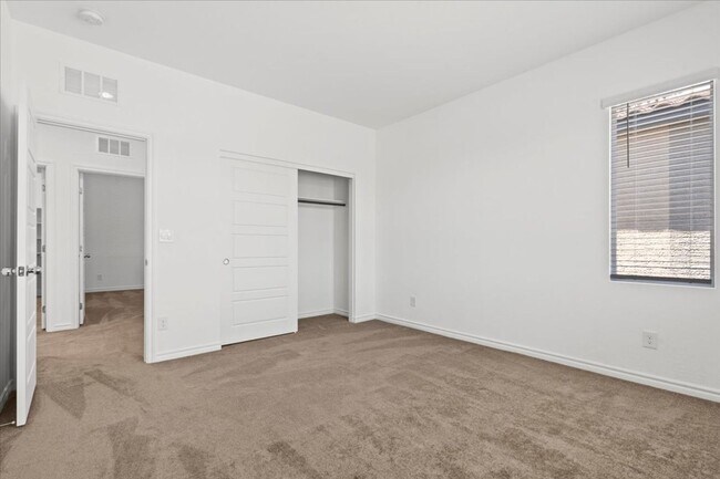 Building Photo - Spacious 5-bedroom home in gated community