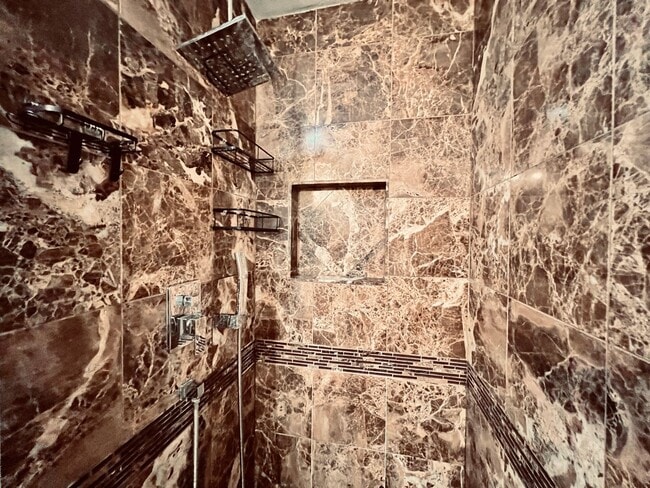 Building Photo - Renovated Uptown District Top Floor Condo in the Hillcrest