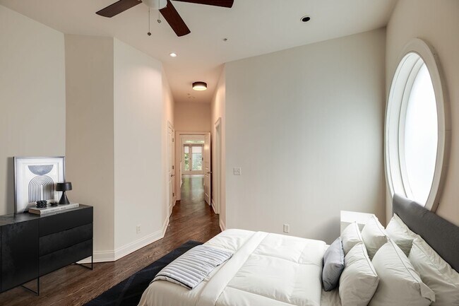 Building Photo - 2905 Parthenon Ave