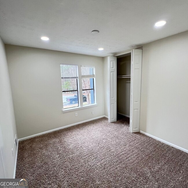 Building Photo - 9028 Raven Dr