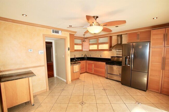 Building Photo - 8114 Fondren Rd