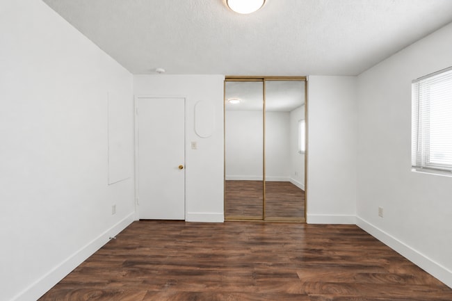 Building Photo - 8840 San Vicente Ave