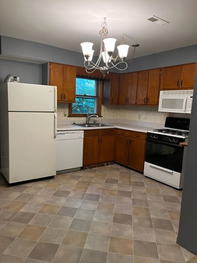 Building Photo - 2620 S Madison St