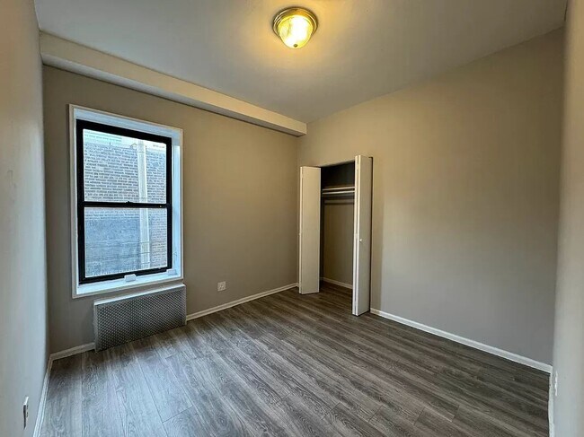 Building Photo - 330 E 100th St