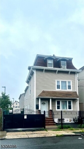 Building Photo - 923 Magnolia Ave