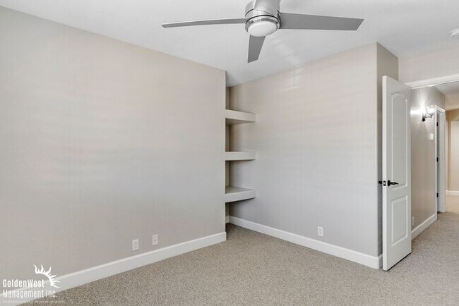 Building Photo - Modern 3bdm 3ba Home with Stylish Upgrades
