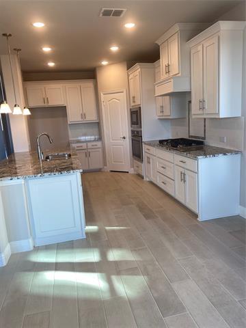 Building Photo - 1921 Emerald Vista Boulevard