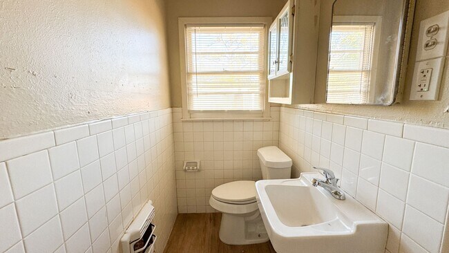 Building Photo - 3034 57th St