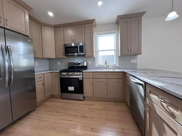 Building Photo - 21 E 15th St