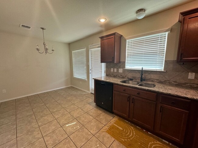 Building Photo - 4 bedroom located in Yowell Ranch!