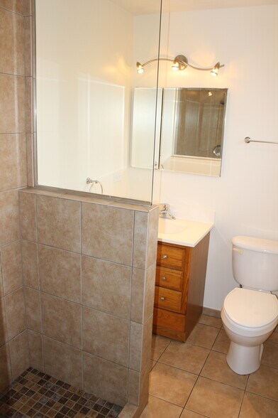 Building Photo - 14437 S Ravinia Ave