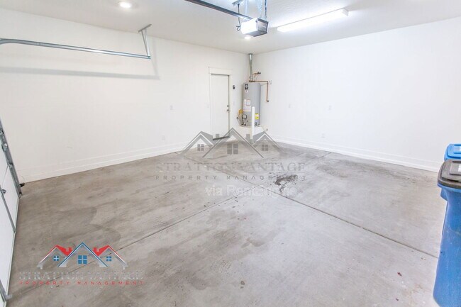 Building Photo - 2095 S Saguaro Dr