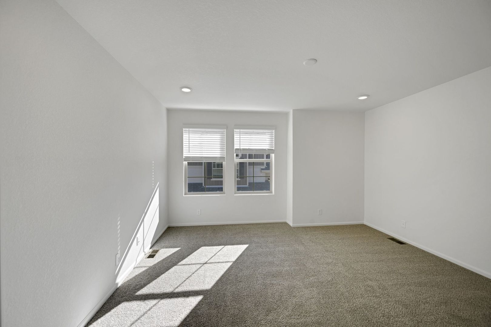 Building Photo - 16131 E 111th Dr