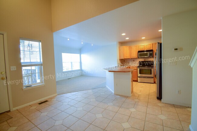 Building Photo - 2 Bedroom, 2.5 bath Townhouse in Pelican Bay, Windsor!