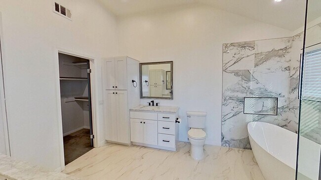 Building Photo - 16917 10th St