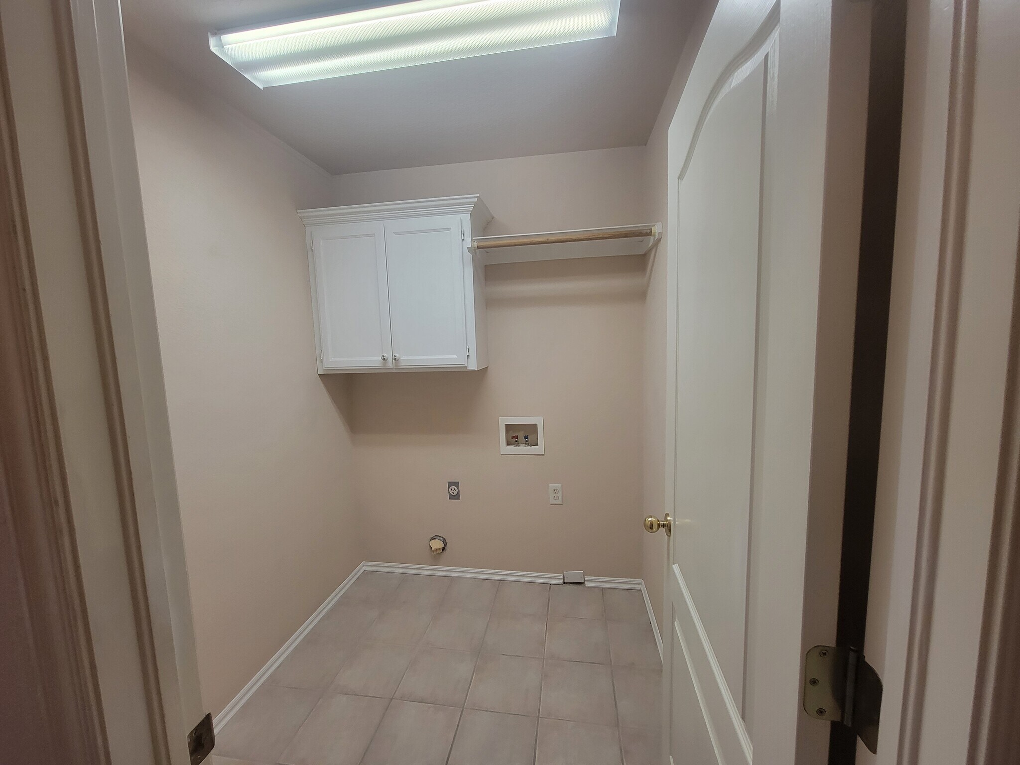 Building Photo - 4608 Midway Dr