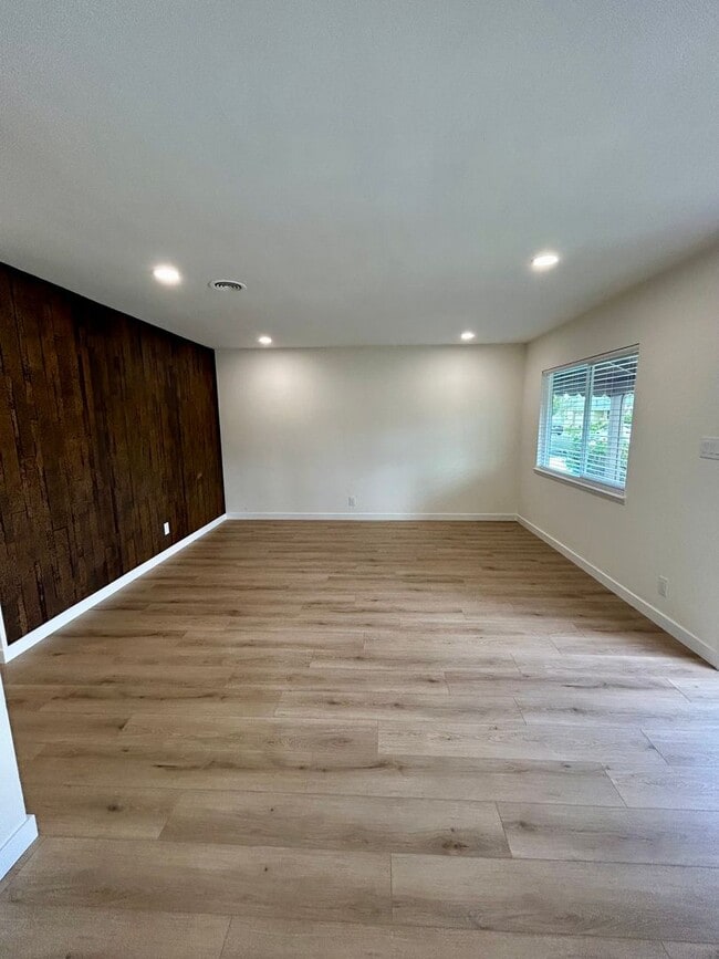 Building Photo - Fantastic San Lorenzo Village Home!   Move...