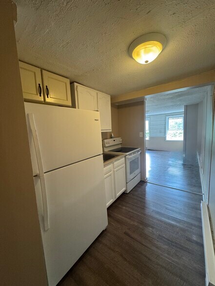 Building Photo - 321 W Race St