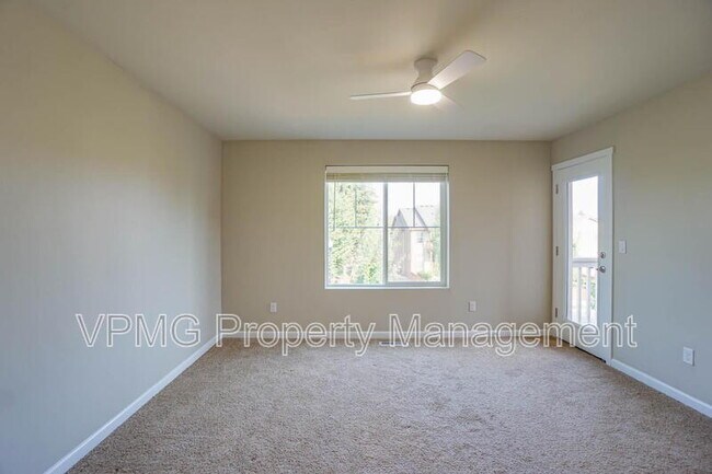 Building Photo - 7104 NE 155th Pl