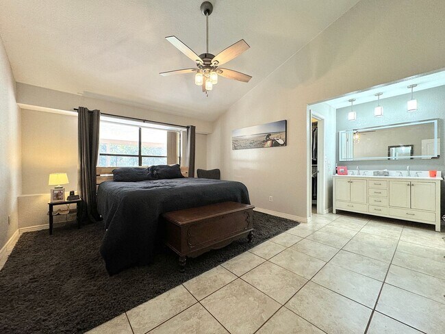 Building Photo - 6851 Amposta Dr