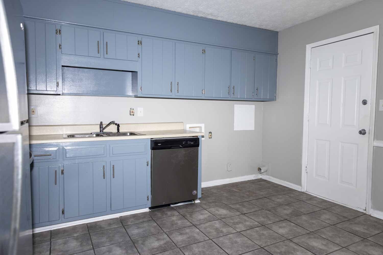 Building Photo - 4801 Valley Dale Dr SW