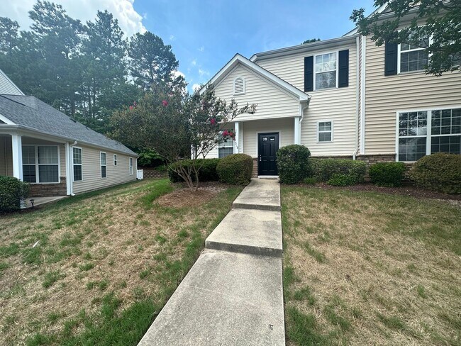 Building Photo - Gorgeous 3 Bed/2 Bath South Durham Townhome - Location, Location, Location!