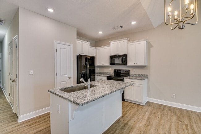 Building Photo - 2 Bed/ 2 Bath Townhome - 7 Minutes from Fort Gordon!