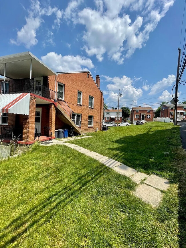 Building Photo - 1453 Woodbine St