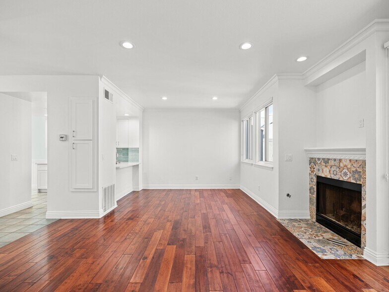 Building Photo - 501 Herondo St