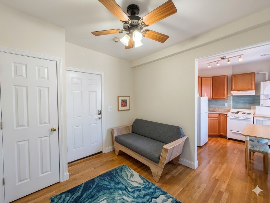 Building Photo - 1056 Cambridge St