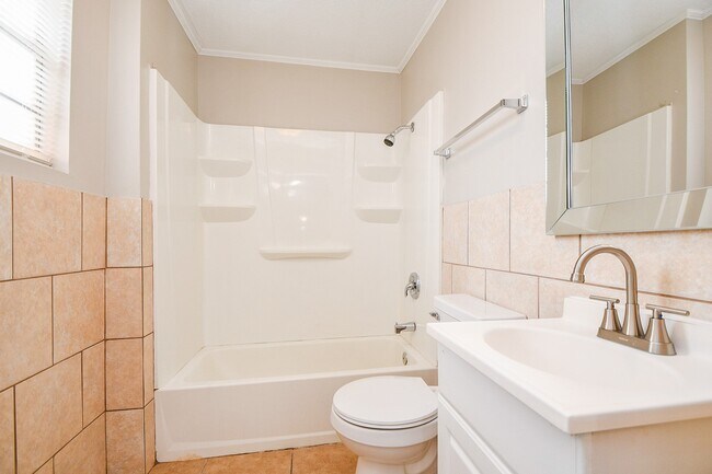 Building Photo - 1606 Harris Ave