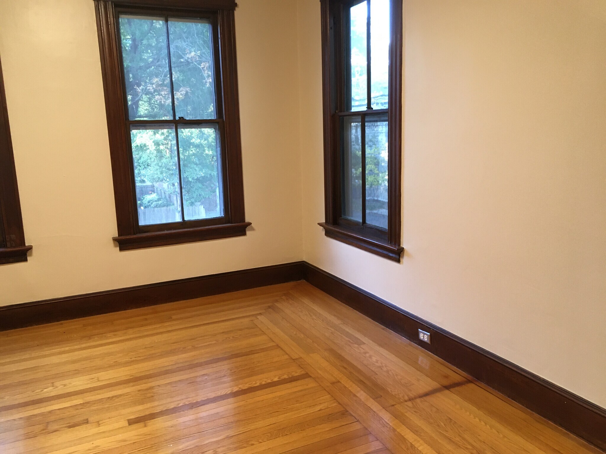 Building Photo - 56 Canner St