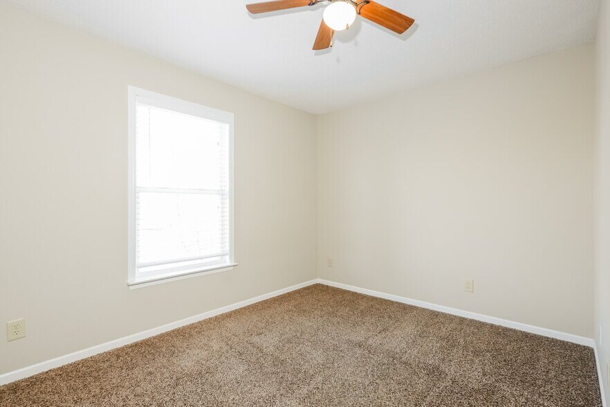 Building Photo - 8836 Hosta Way