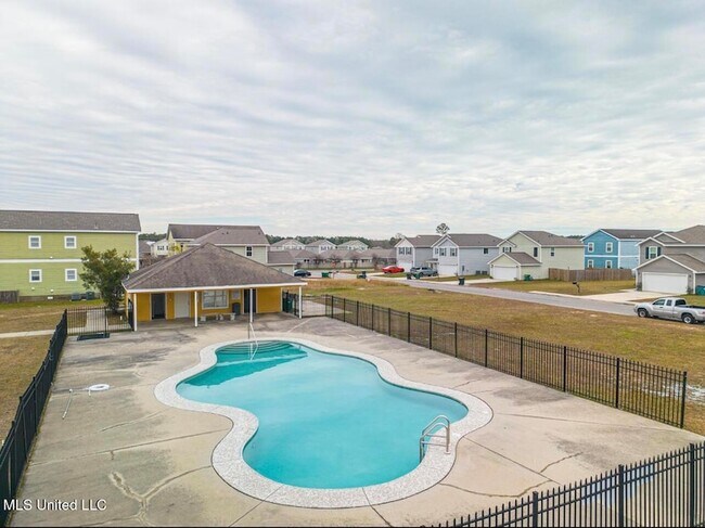 Building Photo - 2520 Esplanade St