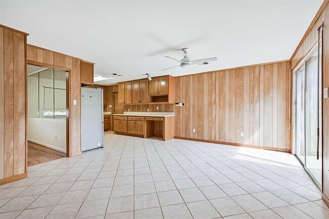 Building Photo - 2920 Heron Dr